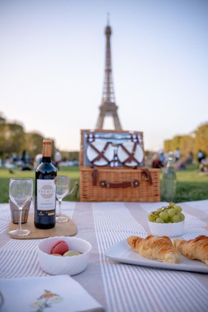 Paris: Picnic Experience in Front of the Eiffel Tower - Included Amenities