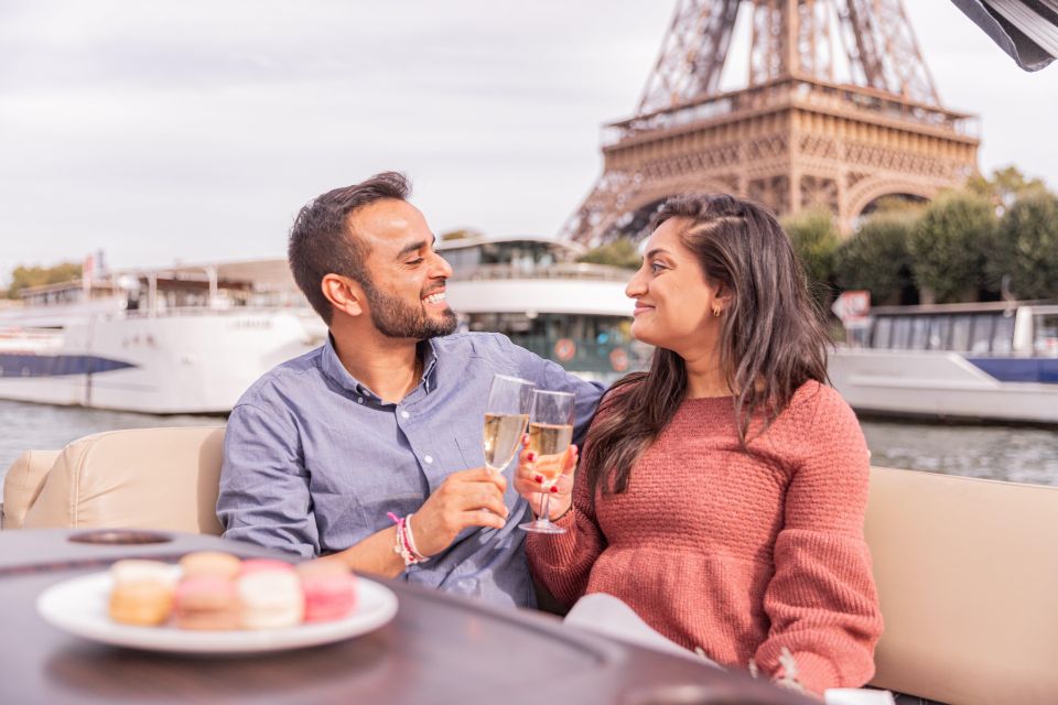 Paris Proposal / Private River Cruise + Photographer 1h - Cancellation Policy