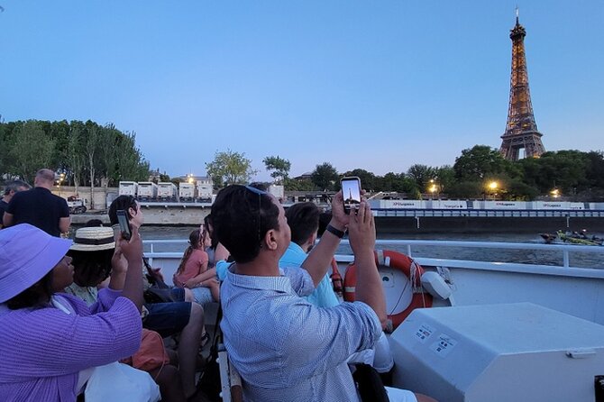 Paris Walking Day Tour With Eiffel Tower Access and Cruise Ticket - Montmartre and Sacré-Cœur Basilica