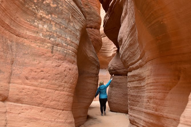 Peekaboo Slot Canyon 4WD Tour - Booking and Reservation Process