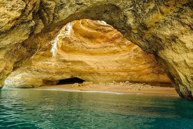Portimão Private Boat Tour Caves Circuit and Coast Sightseeing - Caves and Coastal Attractions