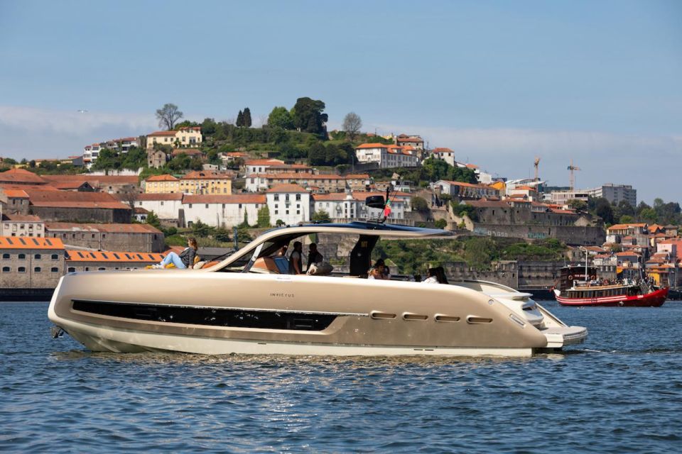 Porto: 2h Private Luxury Yacht in the Douro - Catering Options