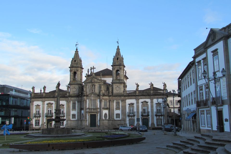 Porto: Braga & Guimarães Full Day Tour - Exploring Guimarães