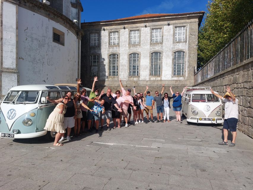 Porto: Volkswagen Kombi Van Tour - Downtown - Exploring in a Classic Van