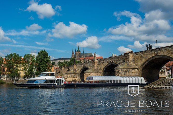 Prague Boats 2-hour Lunch Cruise - Dining Experience
