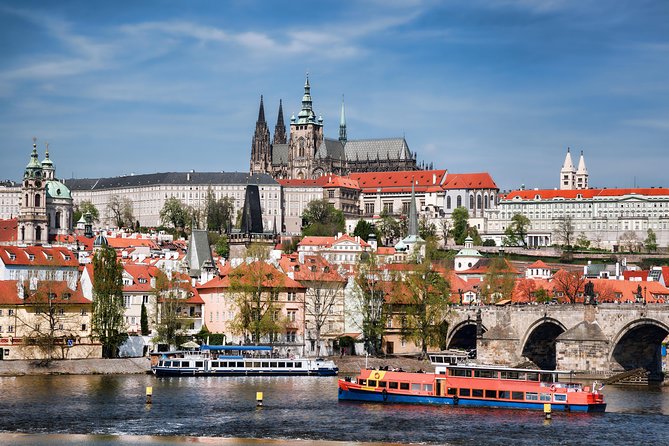 Prague: Bus Tour, Walking Tour, River Cruise and Lunch - Tour Reviews and Feedback