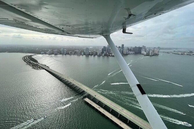 Private 60 Minute Romantic Air Tour With Champagne in Miami - What to Expect During the Flight