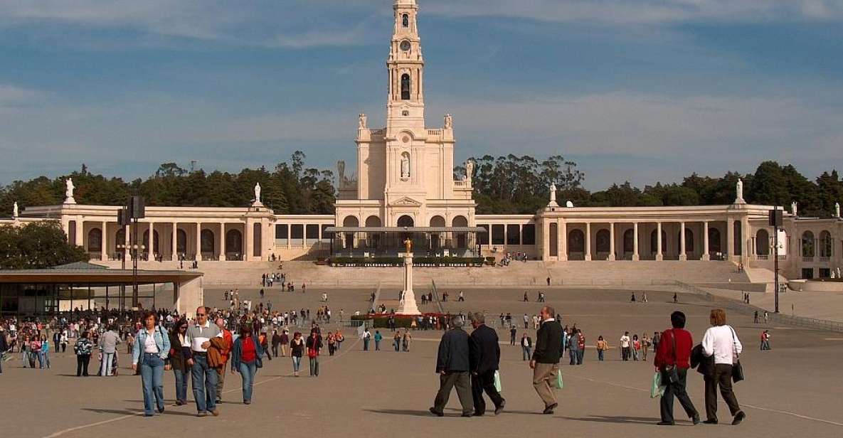 Private 9-Hour Tour to Fatima, Batalha, Nazare and Obidos - Meals for Driver/Guide