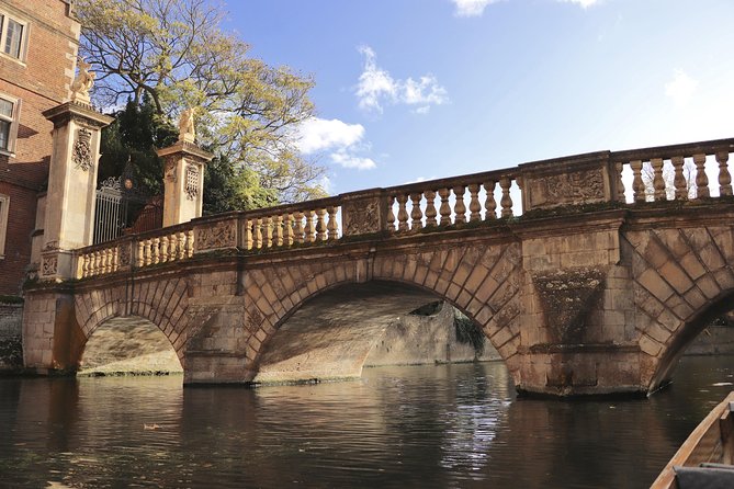 Private Chauffeur Punt Tour - Accessibility and Group Size