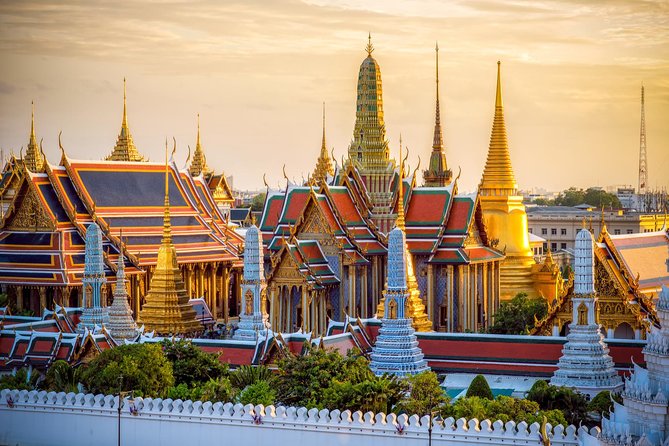 Private & Guided: Bangkok Top 7 Wonders With Local Thai Lunch - Exploring Historic Temples