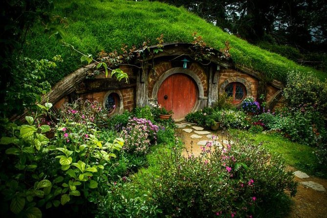 Private Luxury Tour From Auckland to Hobbiton Movie Set and Rotorua for Couples - Booking Process