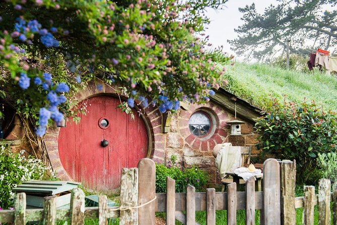 Private Tour: Hobbiton Movie Set & Hamilton Gardens Experience - Travel and Transportation Details