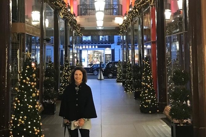 Private Tour: Traditional Black Cab Tour of London's Christmas Lights - Driver-Guides Historical Insights