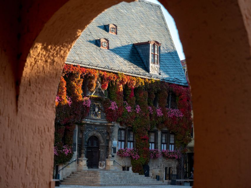 Quedlinburg: Guided City Highlights Walking Tour - Meeting Point and Guide Info