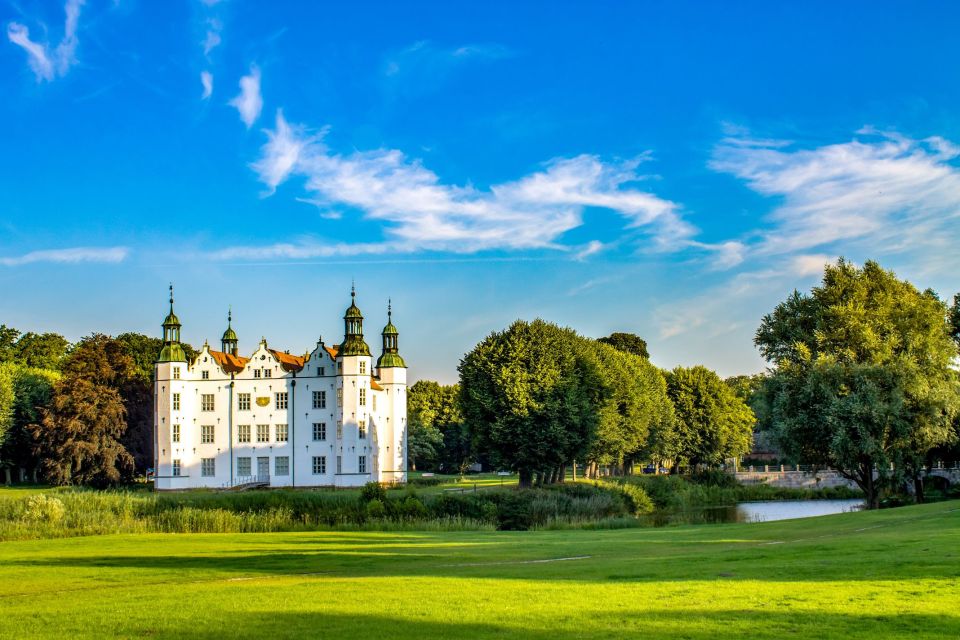 Reinbek Castle & Ahrensburg Palace Trip by Car From Hamburg - Transportation Options