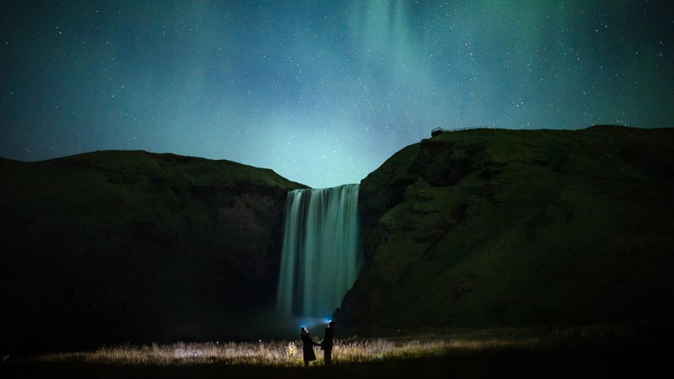 Reykjavik: Northern Lights Hunting and Professional Photos - Booking and Cancellation Policy