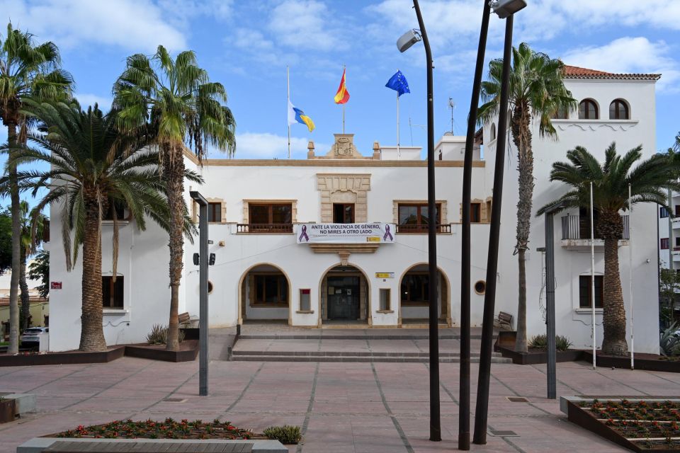 Romantic Fuerteventura Stroll: Historic Sites & Seaside Walk - Peaceful Reflection in Plaza De La