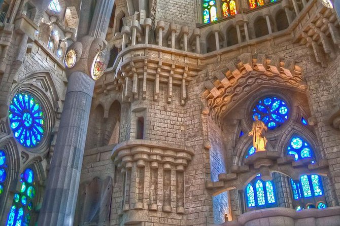 Sagrada Familia Private Tour With Skip-The-Line Ticket - Explore the Interior