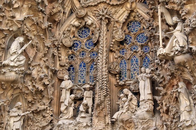 Sagrada Familia Skip-The-Line Private Tour With Guide - Guide Testimonials and Expertise