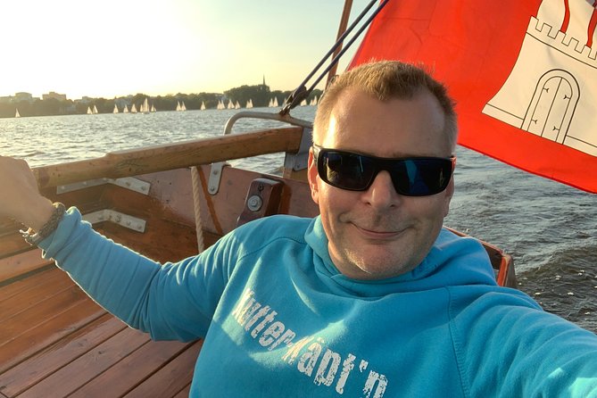 Sailing Trip on the Hamburg Outer Alster - Relaxation and Sightseeing