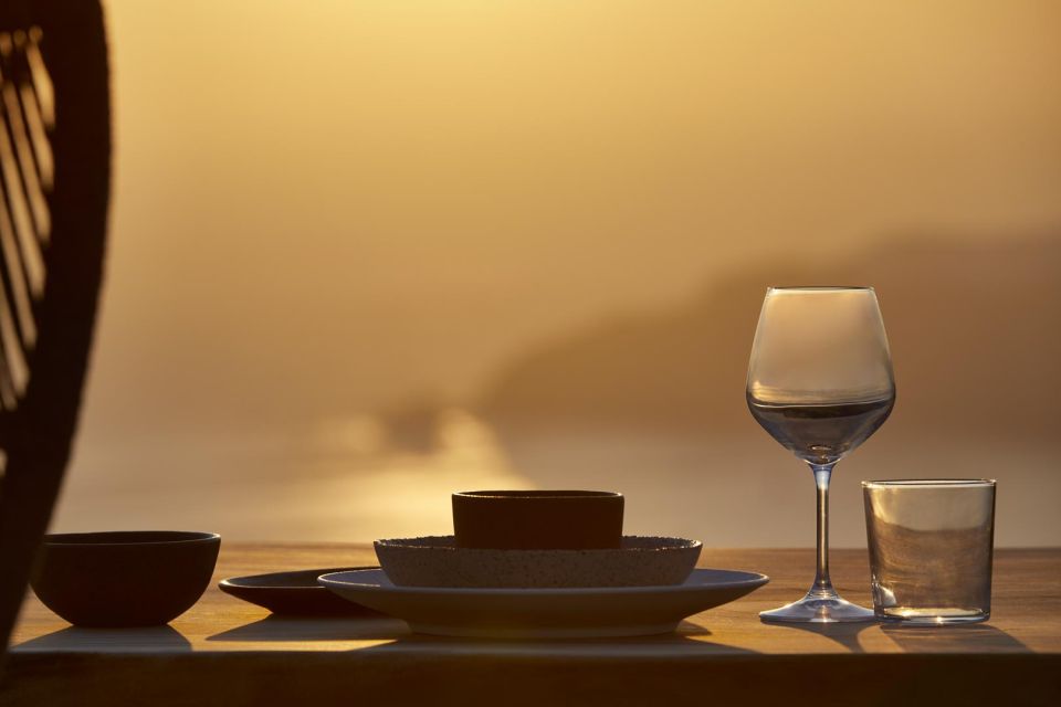 Santorini: Private Romantic Sunset Dinner With Caldera View - Exceptional Service Features