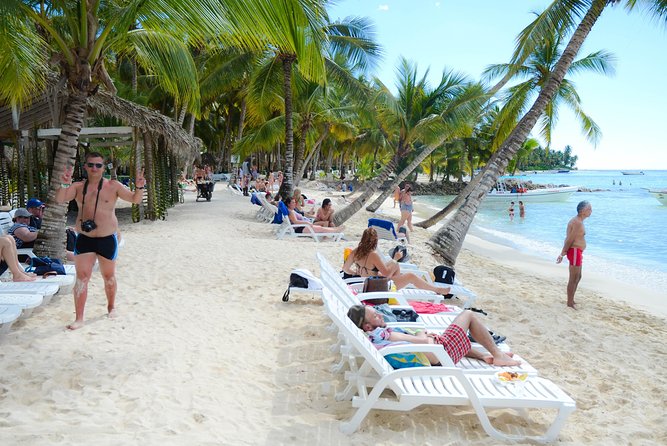 Saona Island Day Tour by Conexion Viajes - Dining Experience