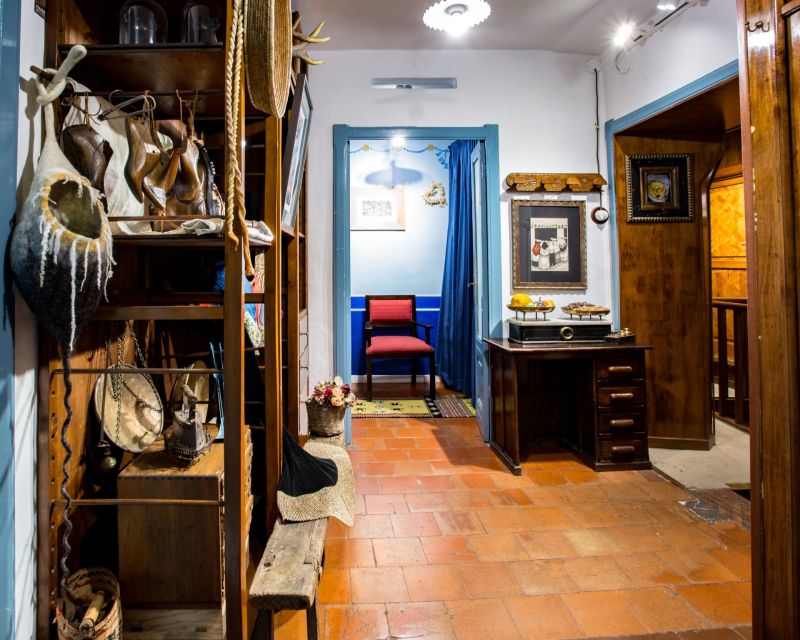 Sassari: Historic Sardinian Clothing Shop Tour - Unique Clothing Styles