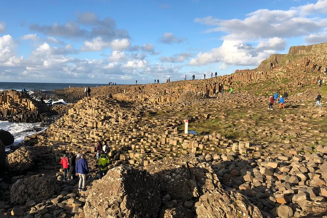 Shore Excursion: Giants Causeway Tour Including Belfast City Tour - Exploring Giants Causeway