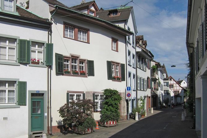 Stories of Basel's Old Town - Navigating the Spalenberg District