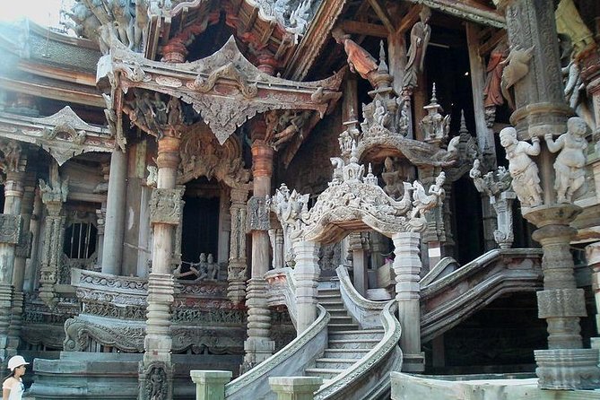 The Sanctuary Of Truth Pattaya - Engaging With the Hosts