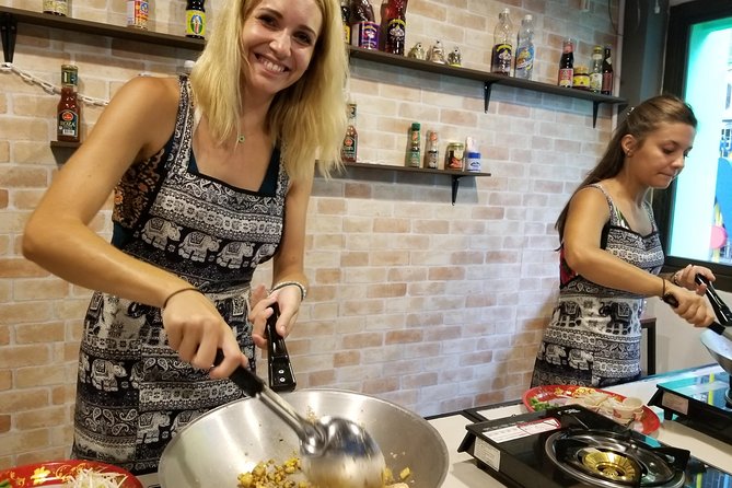 Tingly Thai Cooking Class With Morning Market Tour - Small-Group Cooking Class