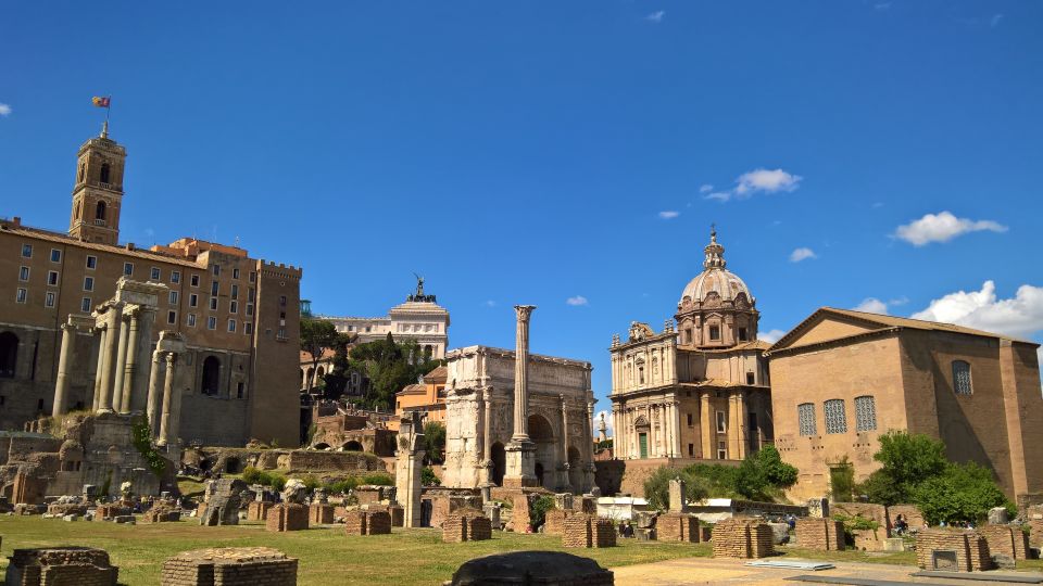 Tour of Colosseum & Roman Forum With Dutch Guide - What to Bring and Wear