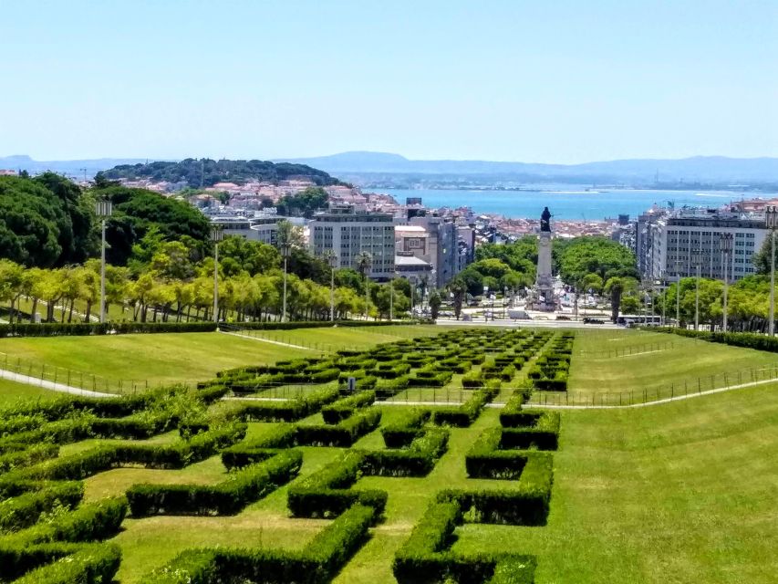 Tour of Lisbon Monuments and Viewpoints 4 Hours - Patriarchal Cathedral and Privileged Interior