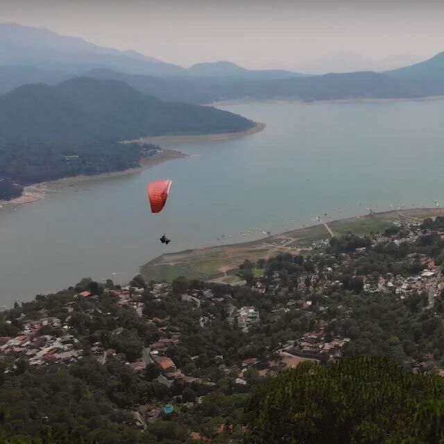 Valle De Bravo: Paragliding Flight - Pickup Service and Language