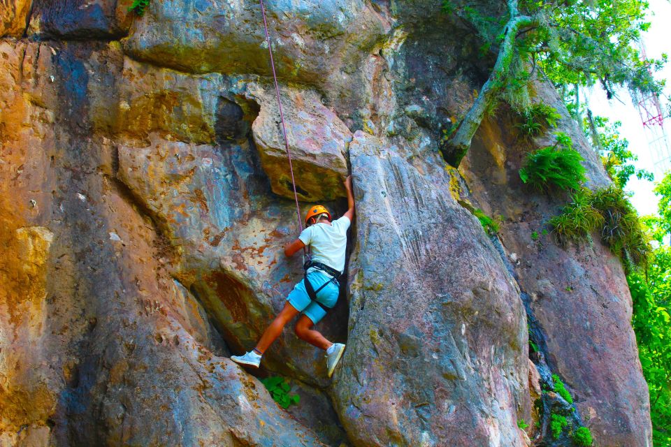 Valle De Bravo: Rappel Over a Viewpoint - Descending the Rock Wall