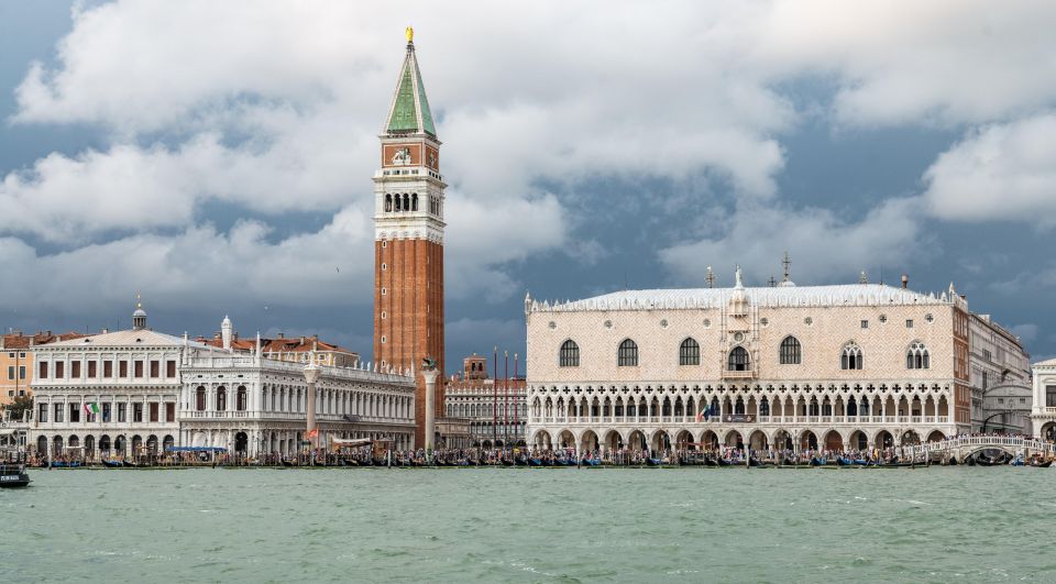 Venice: Express Walk With a Local in 90 Minutes - Local Insights and Tips