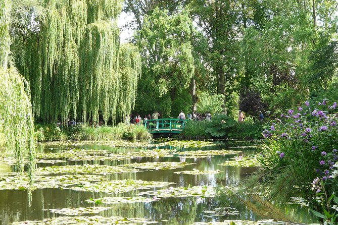 Versailles Palace and Giverny Monet House Guided Visit With Lunch From Paris - Meeting Point and Tour Duration