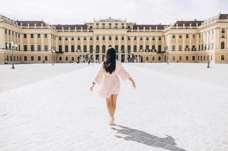 Vienna: Private Schönbrunn Gardens Photoshoot - Meeting Location