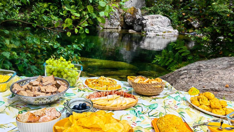 Walk & Picnic Peneda-Gerês National Park - Guided - Observing Diverse Flora