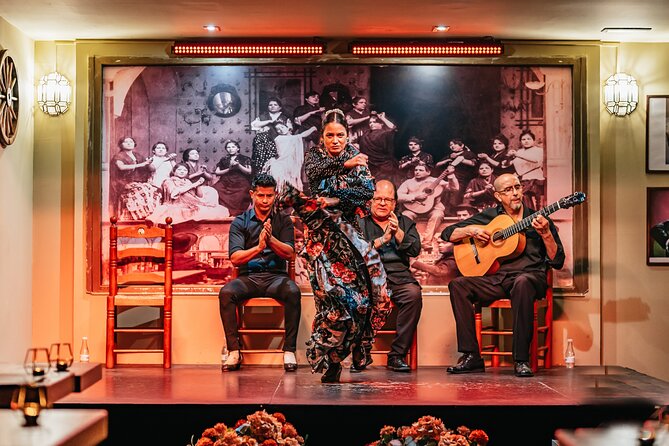 Admission to Flamenco Show With Dinner at La Cantaora in Seville - What to Expect During the Experience