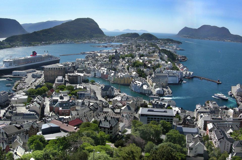 Alesund: City Sightseeing Hop-On Hop-Off Bus Tour - Operating Hours