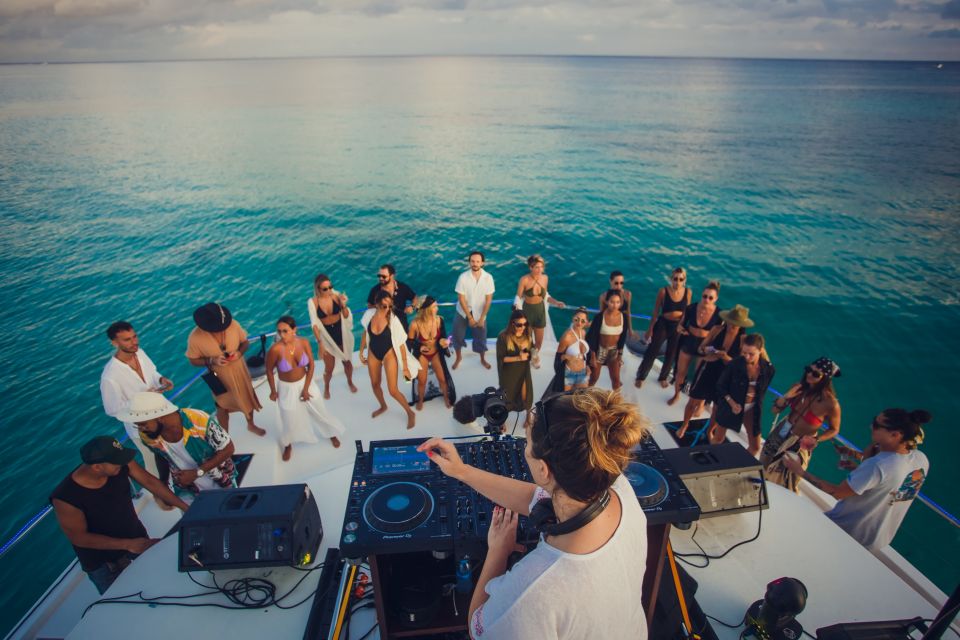 All-Inclusive Cancun:DJ Evening Beat in 51 Leopard PowerCat - Suitability and Restrictions