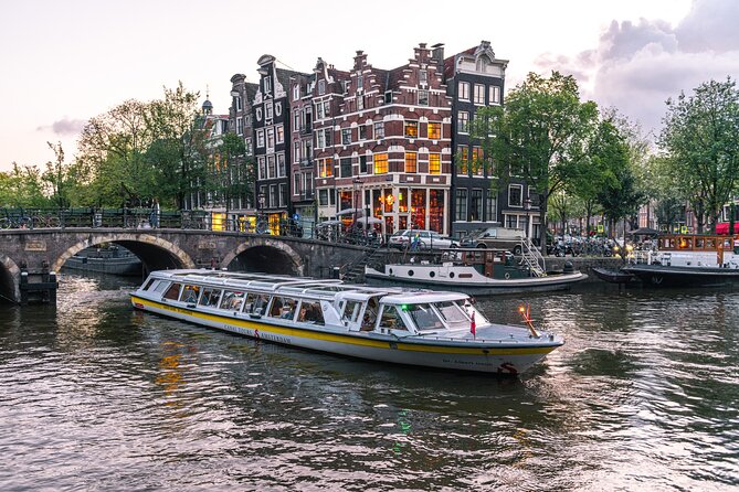 Amsterdam Highlights 1-Hour Canal Cruise With Audio Guide - What to Expect on Board
