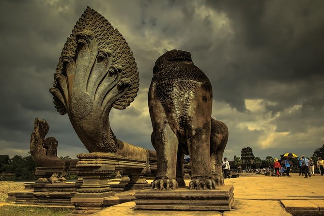 Angkor Wat Sunrise Private Experience With Guide From Siem Reap - Discovering Bayon