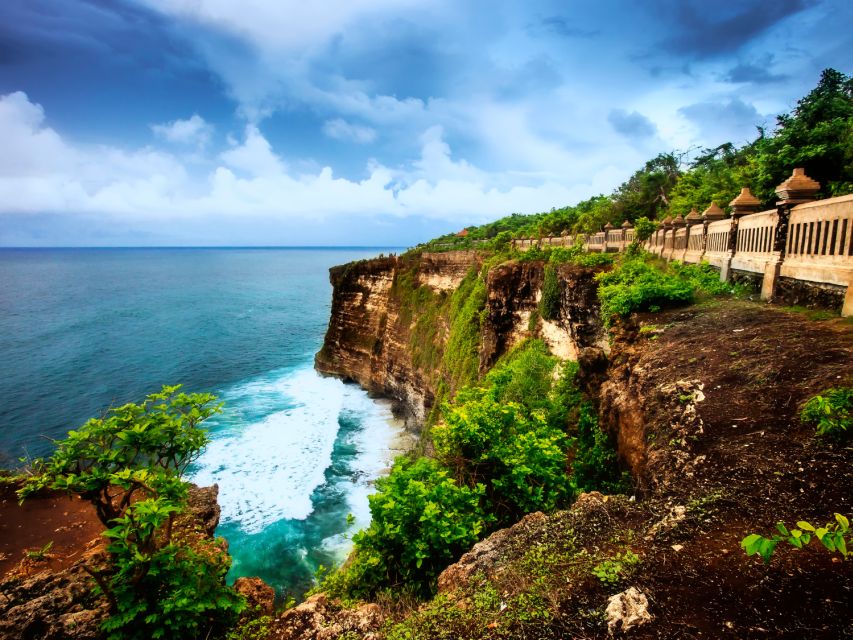 Bali: Bali Sunset Romantic Trip, Private Tour, Luxury Car - Uluwatu Temple and Dance Show