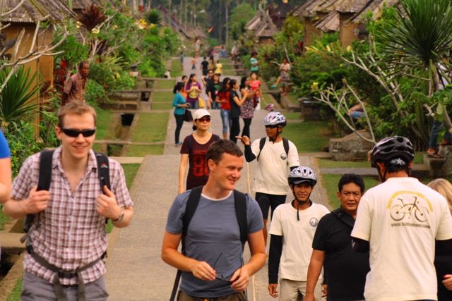 Bali Countryside Cycling Tour - Exploring Bangli Local Market