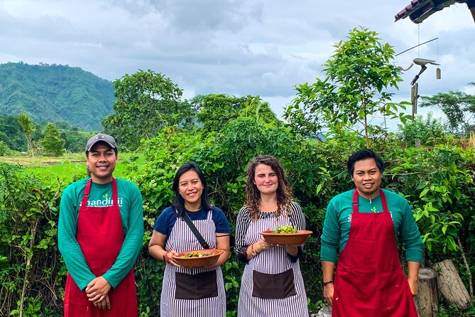 Balinese Vegan Cooking Class With Fresh Harvesting & Garden Tour - Savoring the Jukut Urab and Curry