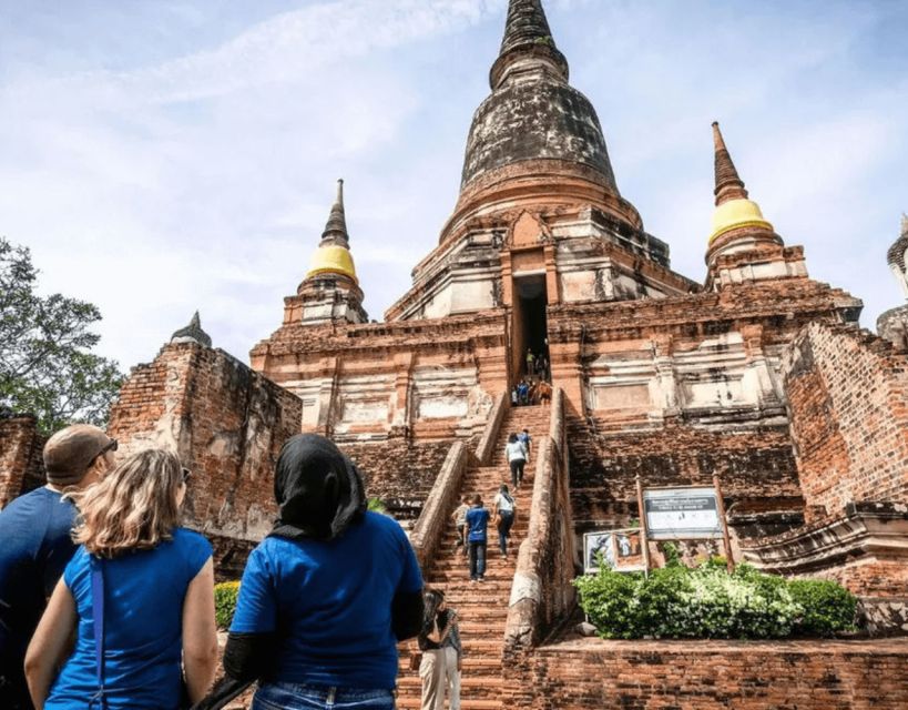 Bangkok Ayutthaya Ancient City Instagram Tour - Lunch at Local Restaurant