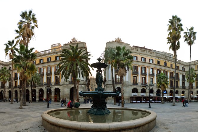 Barcelona Old Town Night Small Group Tour With Tapas & Flamenco - Meeting Point and End Point