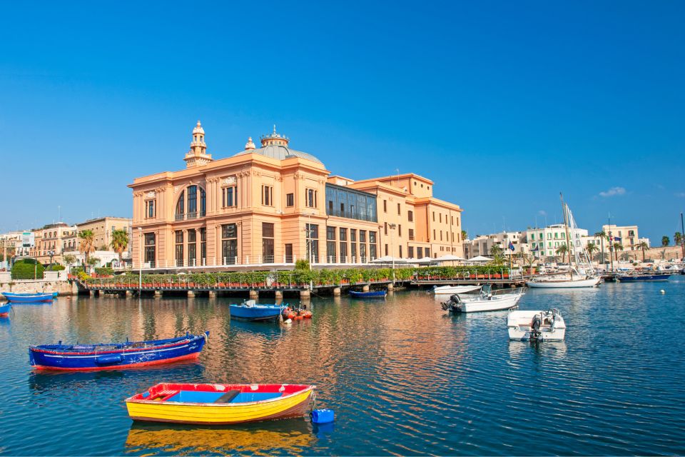Bari: First Discovery Walk and Reading Walking Tour - Navigating With the App
